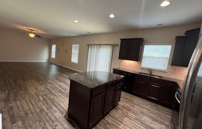 Bright-Sunny 4 Bedroom, 2.5 Bathroom Home - Mooresville Graded Schools - Fresh Paint - Fenced Yard - Community Pool