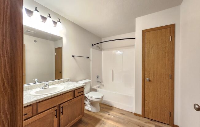 2 beds, 1 bath, 1,006 sqft, $1,230, Unit 3520 105