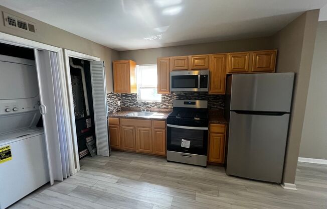 2 beds, 1 bath, 800 sqft, $1,250, Unit 2