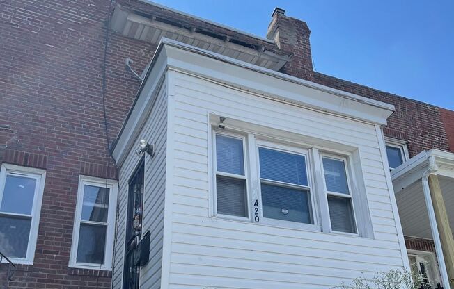 Lovely 3-bedroom townhome near 69th St.