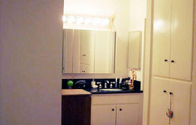 La Mesa "Near SDSU" Spacious 2BR/2BA Condominium with Garage