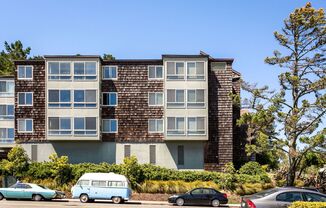 Executive Condo in Diamond Heights