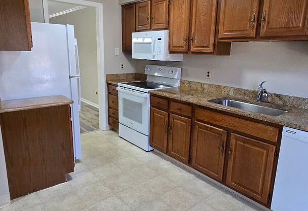 3 beds, 2.5 baths, $2,350, Unit Mendenhall village