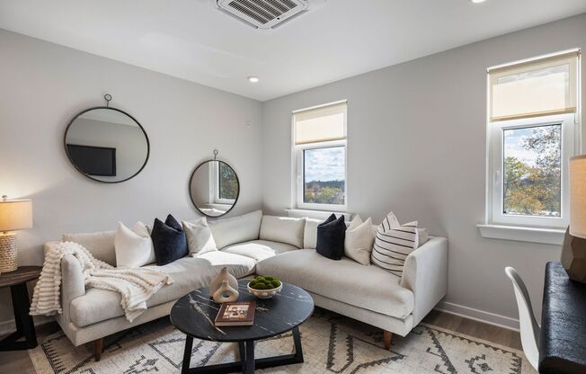 2 beds, 1 bath, 815 sqft, $2,130, Unit D215