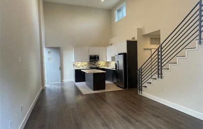 3 beds, 2.8 baths, 1,291 sqft, $3,950, Unit 204