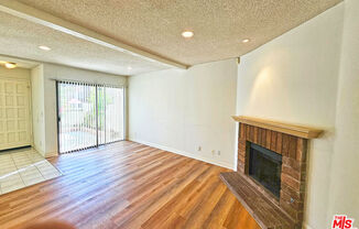 5800 Owensmouth Ave. #76