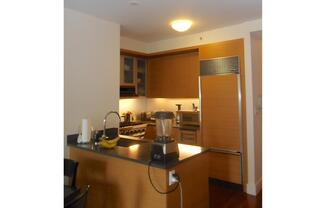 1 bed, 1.5 baths, 875 sqft, $5,150, Unit 22D