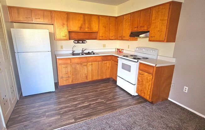 2 beds, 1 bath, 850 sqft, $800, Unit 2