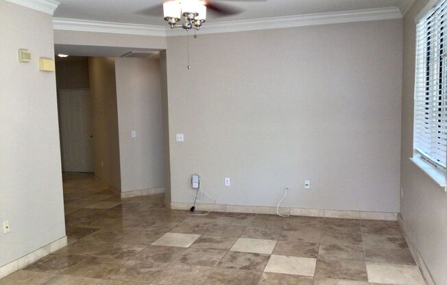 2BD 2BA Mission Valley Condo - 1st Floor 2 Car Garage + 2 Parking Spaces, Split Floor Plan, Washer Dryer in Unit, Pet Friendly