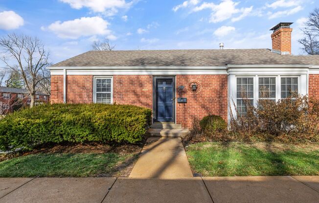 2 beds, 1 bath, 800 sqft, $1,950, Unit 824 N Mcknight