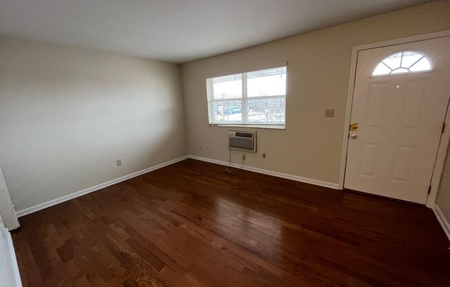 1 bed, 1 bath, 475 sqft, $895, Unit 29-B4