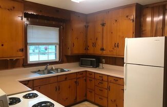 3 beds, 1 bath, $870