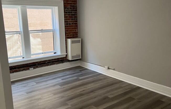 Studio, 1 bath, 380 sqft, $1,225, Unit 307