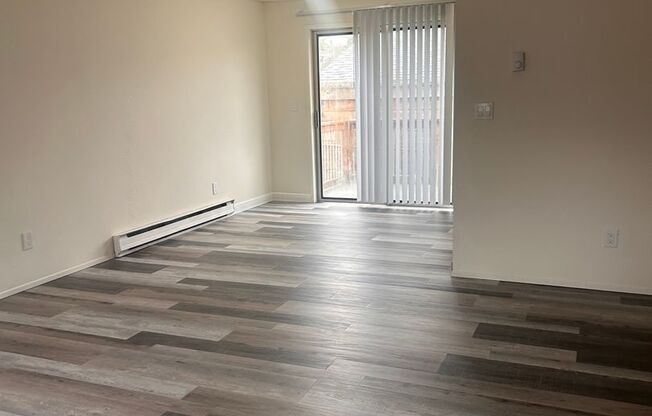 2 beds, 1 bath, 900 sqft, $1,695, Unit A