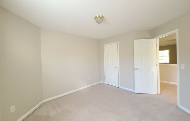 5 beds, 3 baths, $2,695