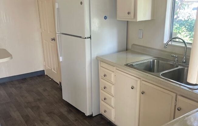 3 beds, 2 baths, 1,296 sqft, $3,895, Unit 78