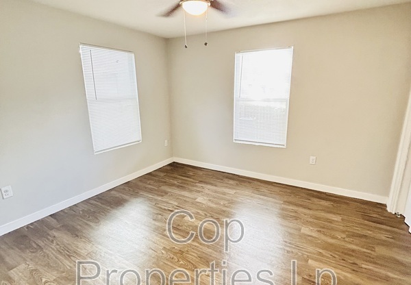 1211 HAMMOND AVE