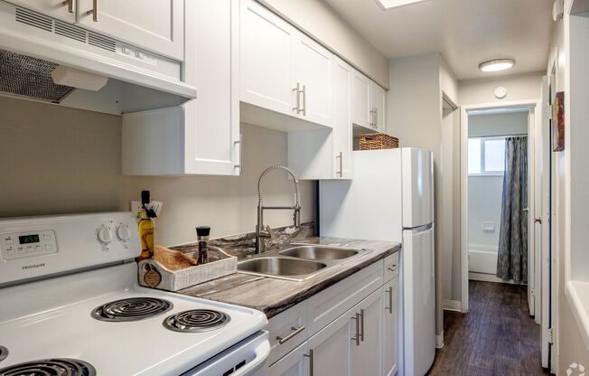 1 bed, 1 bath, 480 sqft, $795, Unit A306