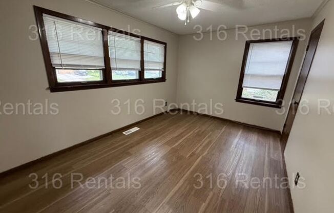 $1000 - 3 bedroom/ 1 bathroom - Gorgeous Home!