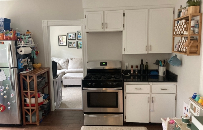 2 beds, 1 bath, 800 sqft, $2,100, Unit 2