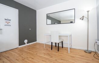 2 beds, 1 bath, 725 sqft, $1,795, Unit B102