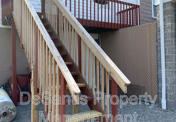 2061 Broadhead Rd Apt 1A