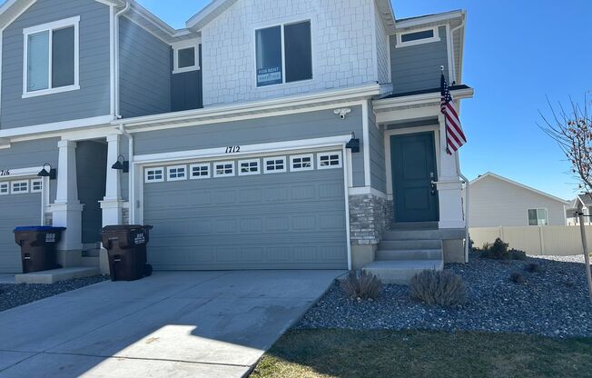 3 Bedroom 2.5 Bathroom Townhouse in Eagle Mountain!