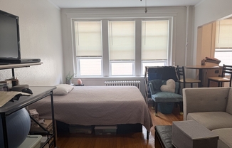 Studio, 1 bath, 550 sqft, $2,250, Unit 24