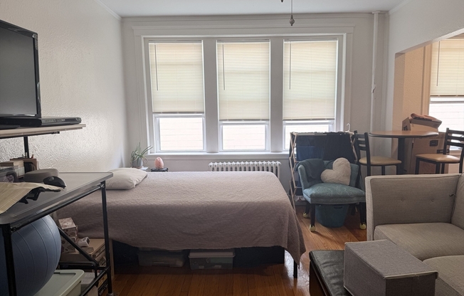 Studio, 1 bath, 550 sqft, $2,250, Unit 24