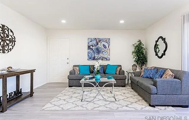 Newly on the Market.. Desirable 2/2 Condo