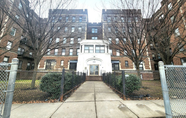 600 SALEM AVE