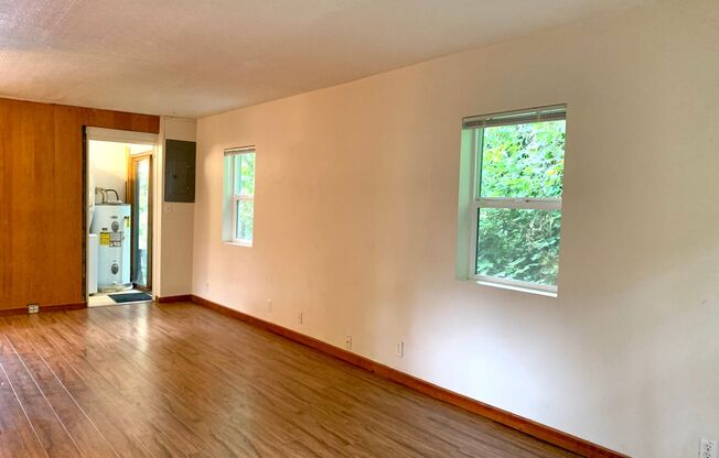 2 beds, 1 bath, $2,895