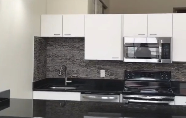 1 bed, 1 bath, 690 sqft, $1,350, Unit 221