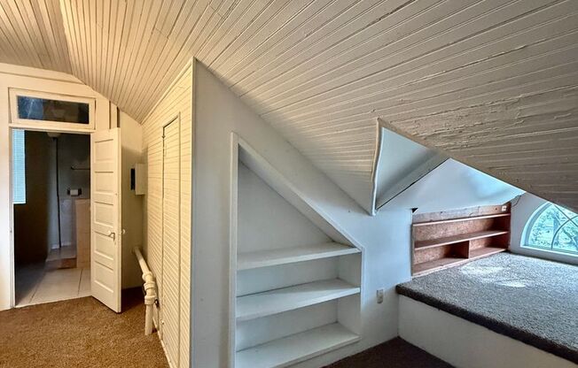 1 bed, 1 bath, $975, Unit UNIT 5