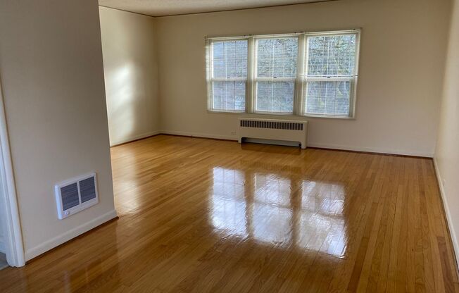 1 bed, 1 bath, 750 sqft, $1,515, Unit 9