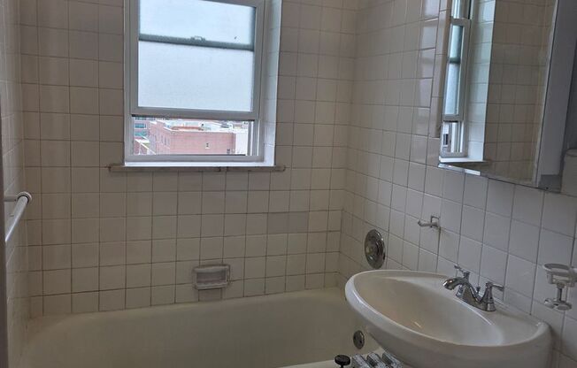 Studio, 1 bath, 280 sqft, $1,250, Unit 707