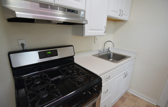 2 beds, 1 bath, 650 sqft, $1,495, Unit 12