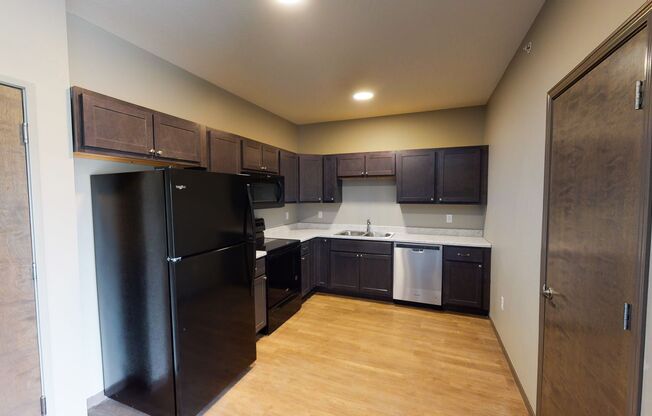 3 beds, 1 bath, 1,003 sqft, $1,255, Unit 321-2210