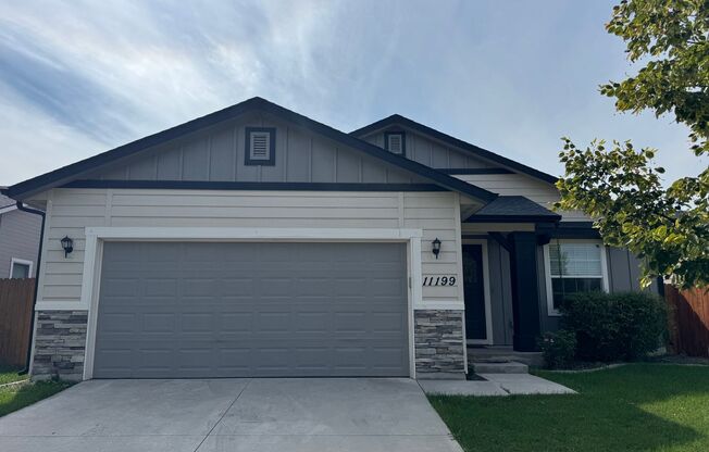 Single level floorplan in desirable neighborhood!