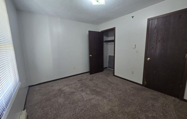 2 beds, 1.5 baths, $950, Unit 24A