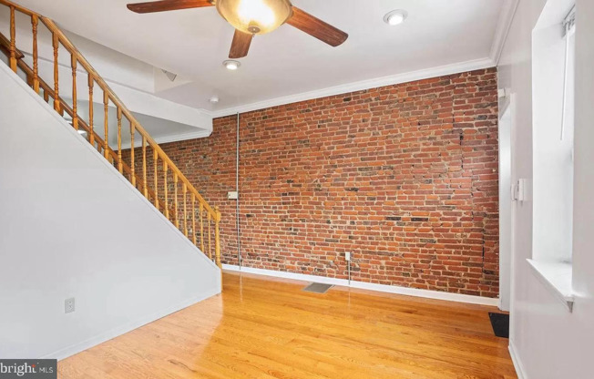 Bright 2 bed 1 bath in graduate hospital!