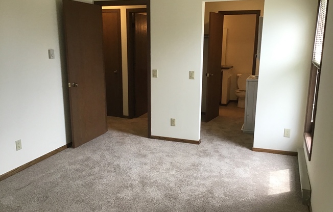 2 beds, 1 bath, 965 sqft, $1,600, Unit 7756CG