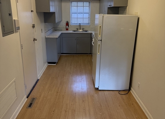 2 beds, 1 bath, 825 sqft, $2,500, Unit 2