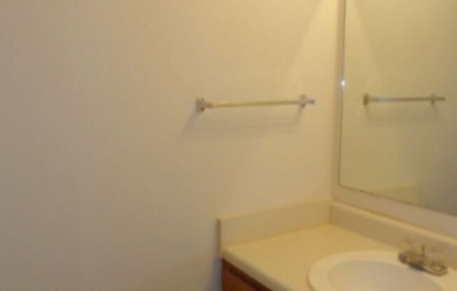Large newly painted 2Bed/2.5 bath located just minutes from the beach!