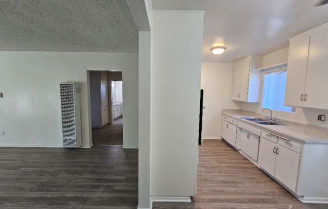 2232 E LENITA LN