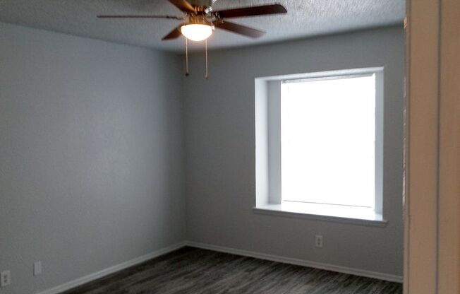 2 beds, 1 bath, $1,150