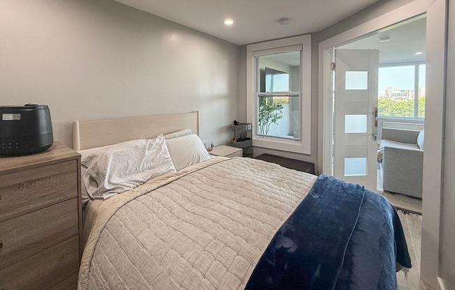 1 bed, 1 bath, 590 sqft, $4,000, Unit 11G