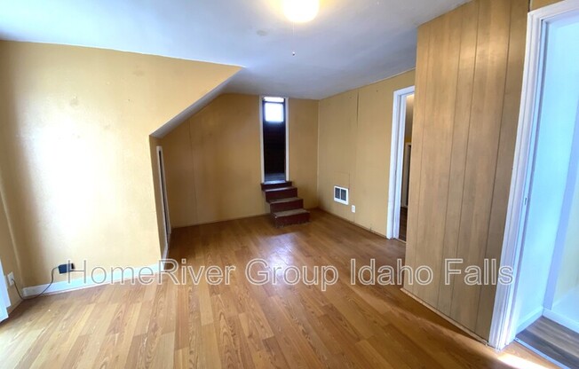 1350 1/2 LK AVE