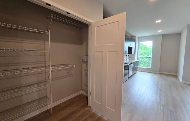 Studio, 1 bath, 612 sqft, $1,490, Unit 8421-223
