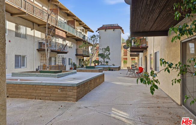 2 beds, 2 baths, 990 sqft, $2,395, Unit G111